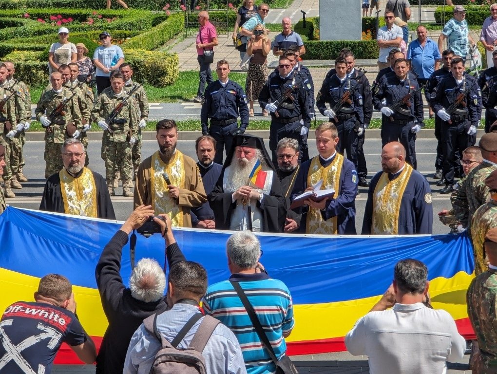 Drapelul național a fost binecuvântat de Mitropolitul Banatului 260130