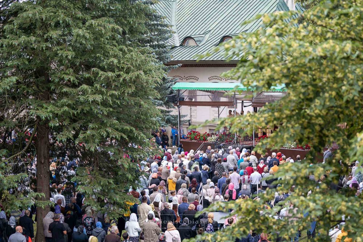 Maslu de obște săvârșit de Arhiepiscopul Sucevei și Rădăuților 260080