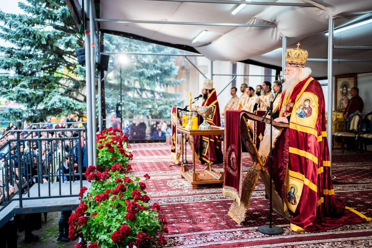 Maslu de obște săvârșit de Arhiepiscopul Sucevei și Rădăuților 260115