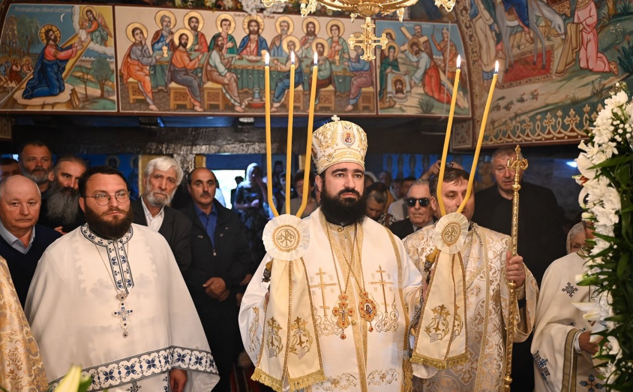 Slujiri arhiereşti în Episcopia Devei şi Hunedoarei 260074