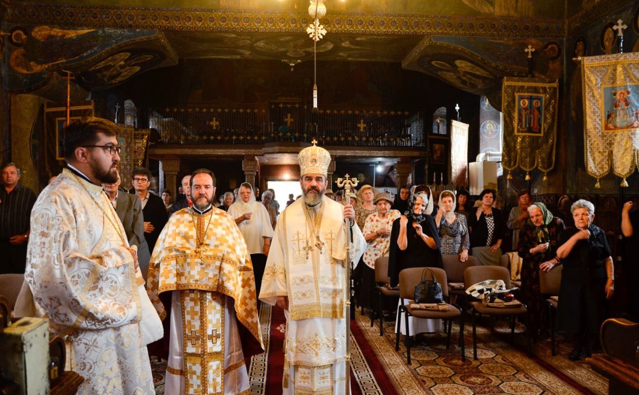 Slujiri arhiereşti în Episcopia Devei şi Hunedoarei 260076