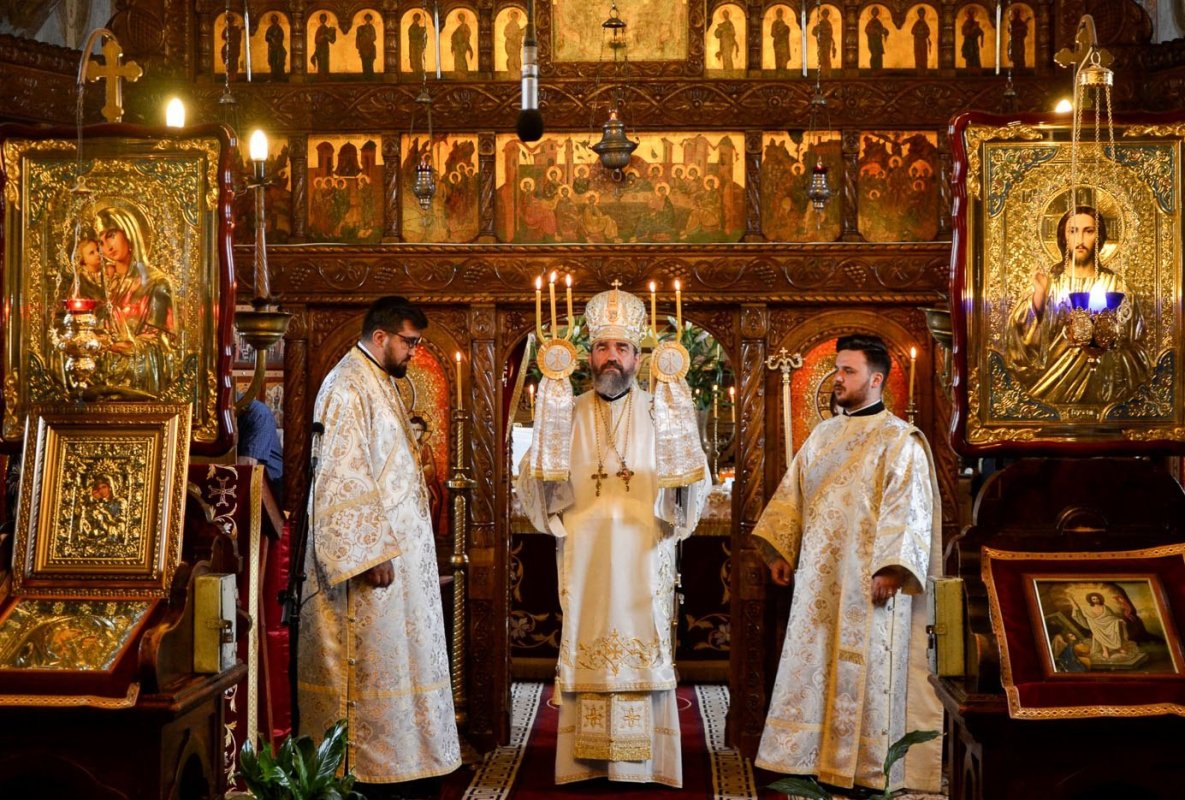 Slujiri arhiereşti în Episcopia Devei şi Hunedoarei 260077