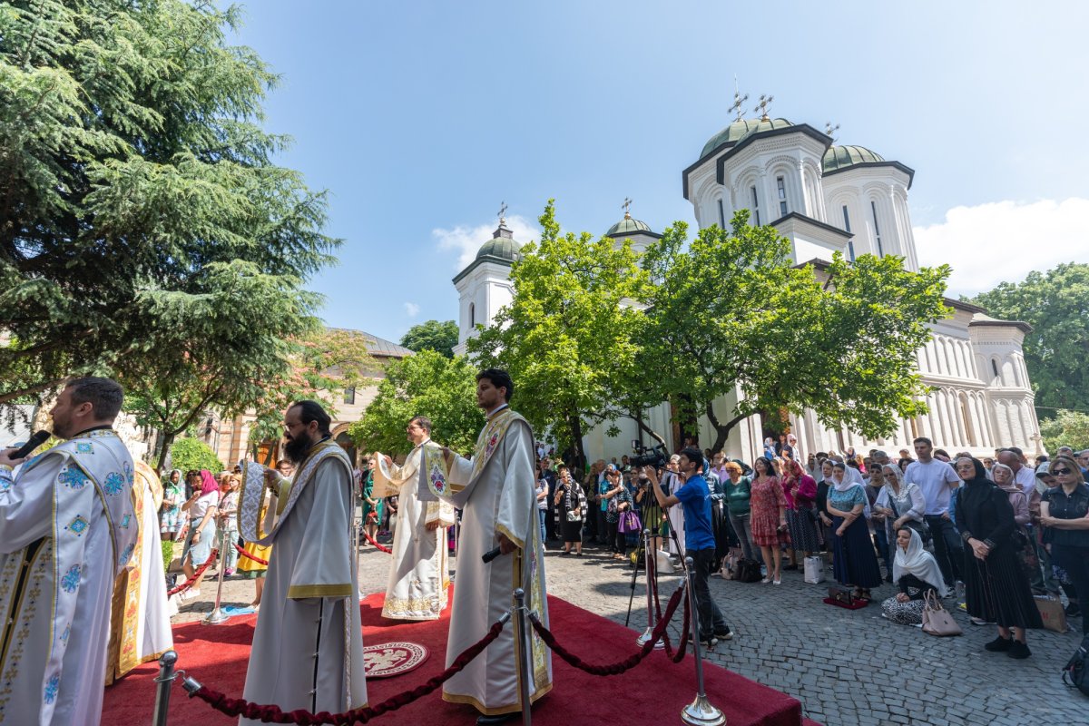 Corifeii Apostolilor, sărbătoriți la Mănăstirea Radu Vodă din București 260258