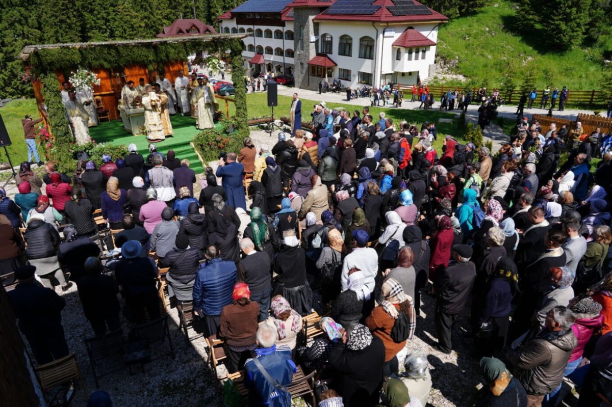 Praznicul Sfinților Petru și Pavel în eparhii din Muntenia și Dobrogea 260346