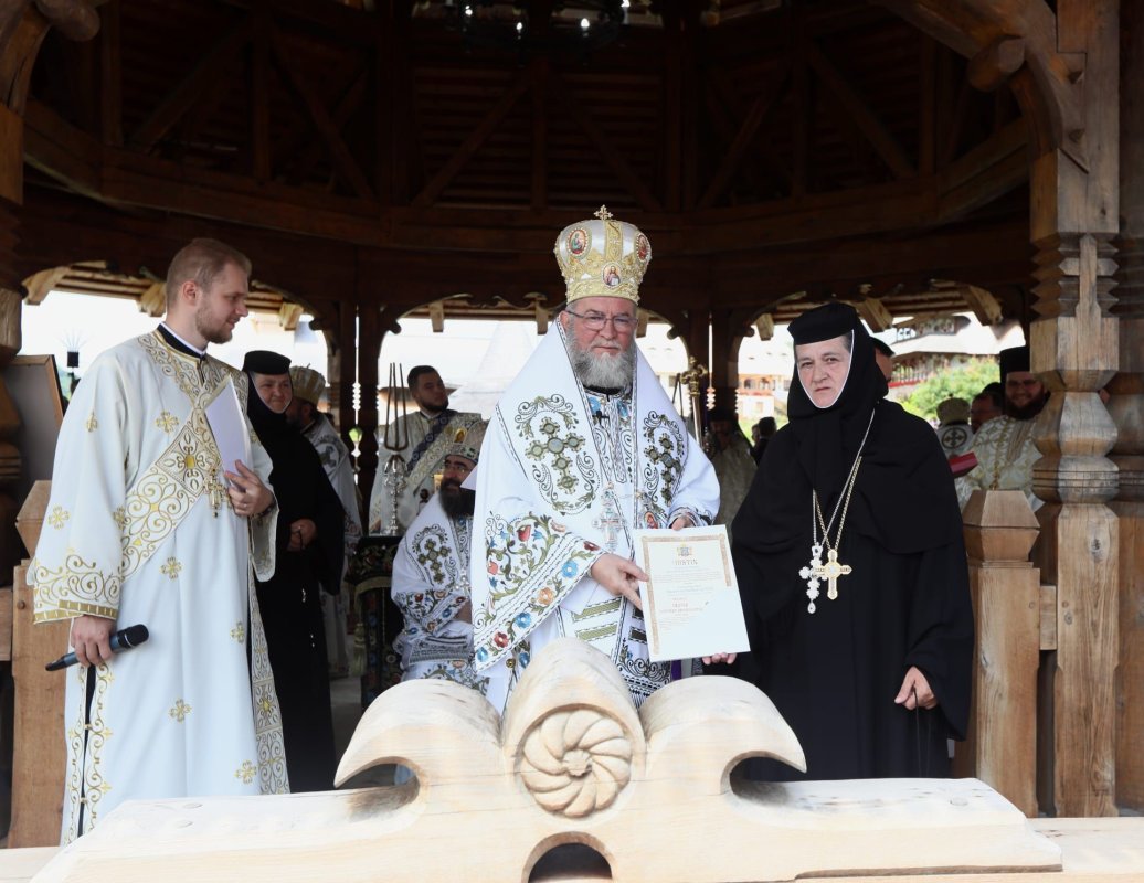 Mănăstirea maramureşeană Bârsana la trei decenii de la reînfiinţare 260392