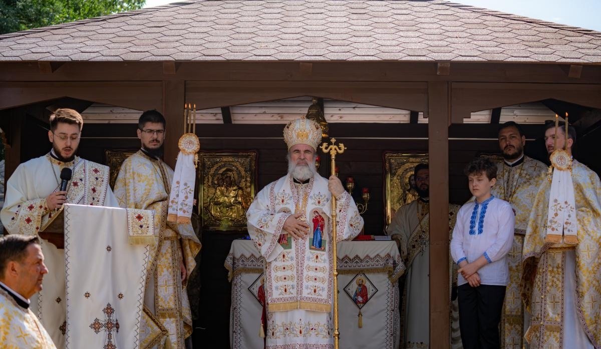 Hramul Parohiei „Sfinții Apostoli Petru și Pavel” din Bacău 260475