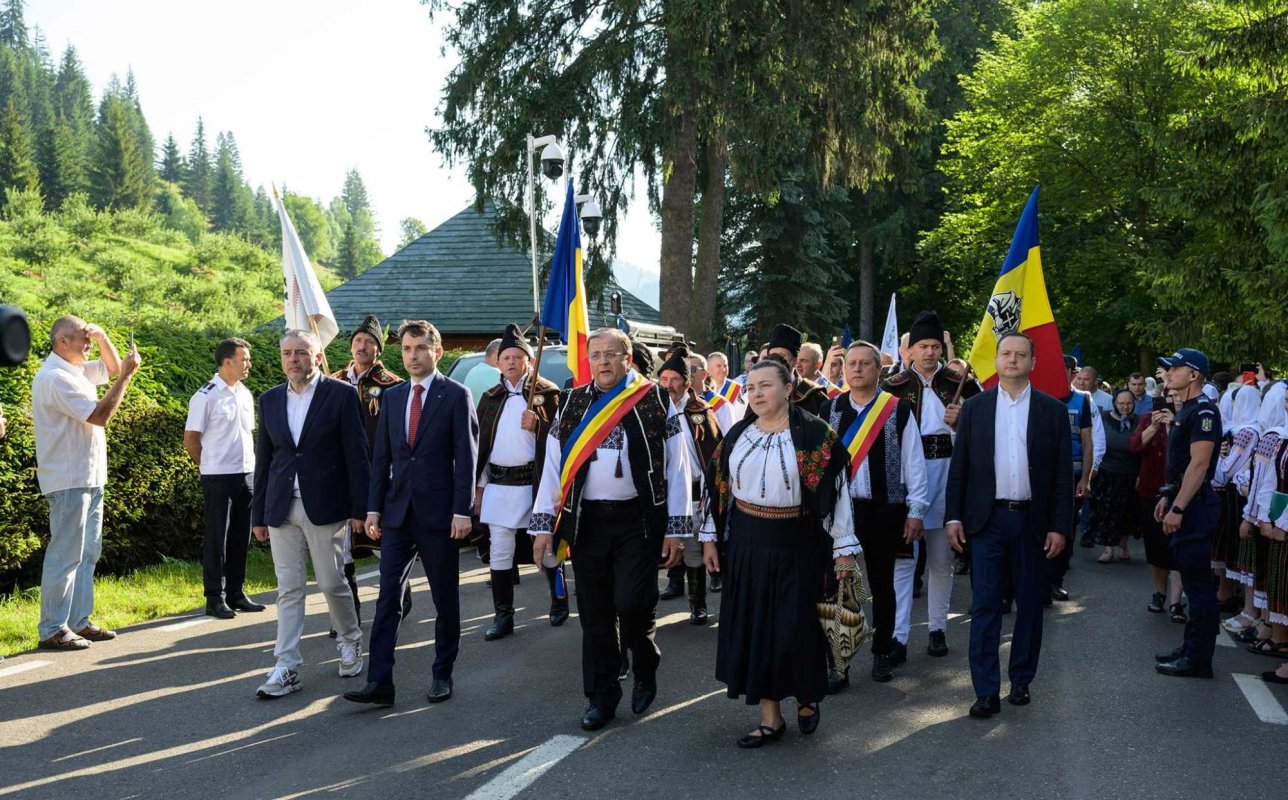 Mănăstirea Putna l-a sărbătorit pe sfântul ei ctitor 260431