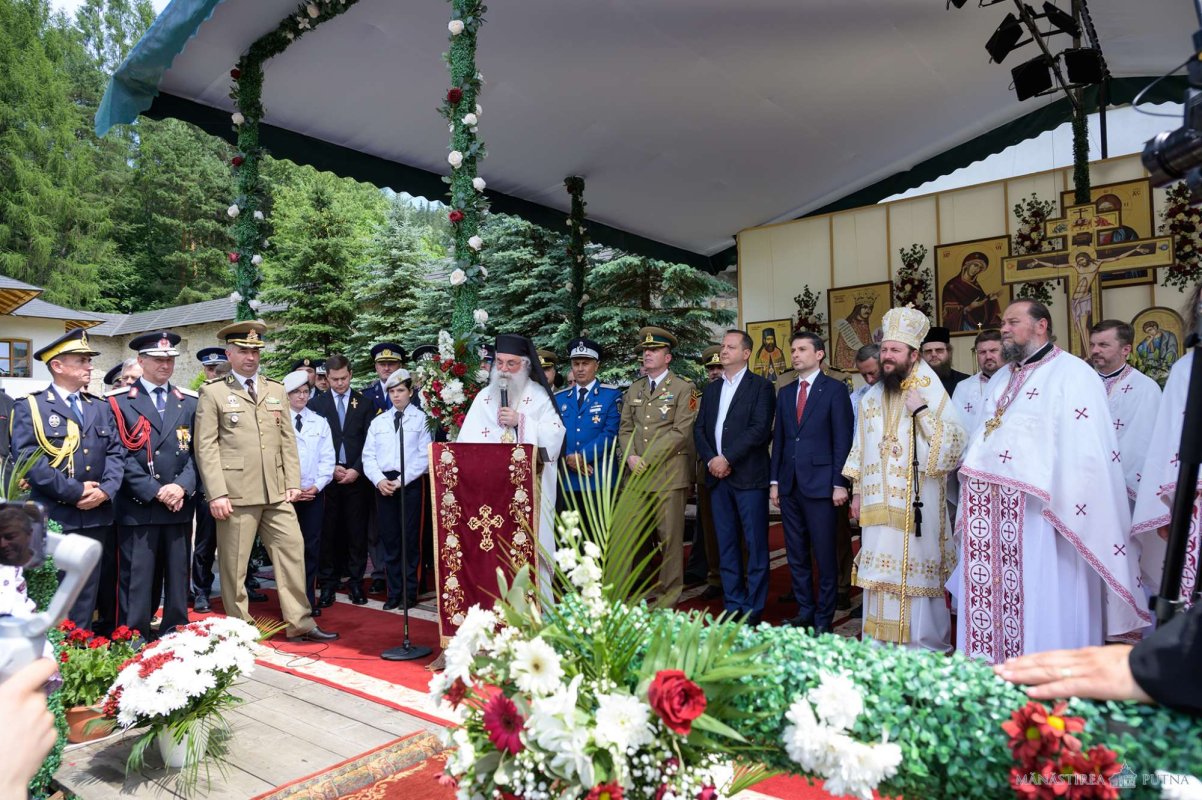 Mănăstirea Putna l-a sărbătorit pe sfântul ei ctitor 260476