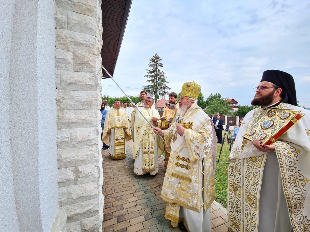 Resfințirea bisericii din localitatea clujeană Pădureni 260451