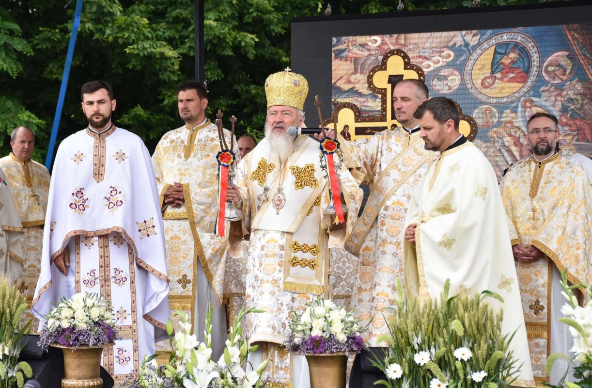 Resfințirea bisericii din localitatea clujeană Pădureni 260453