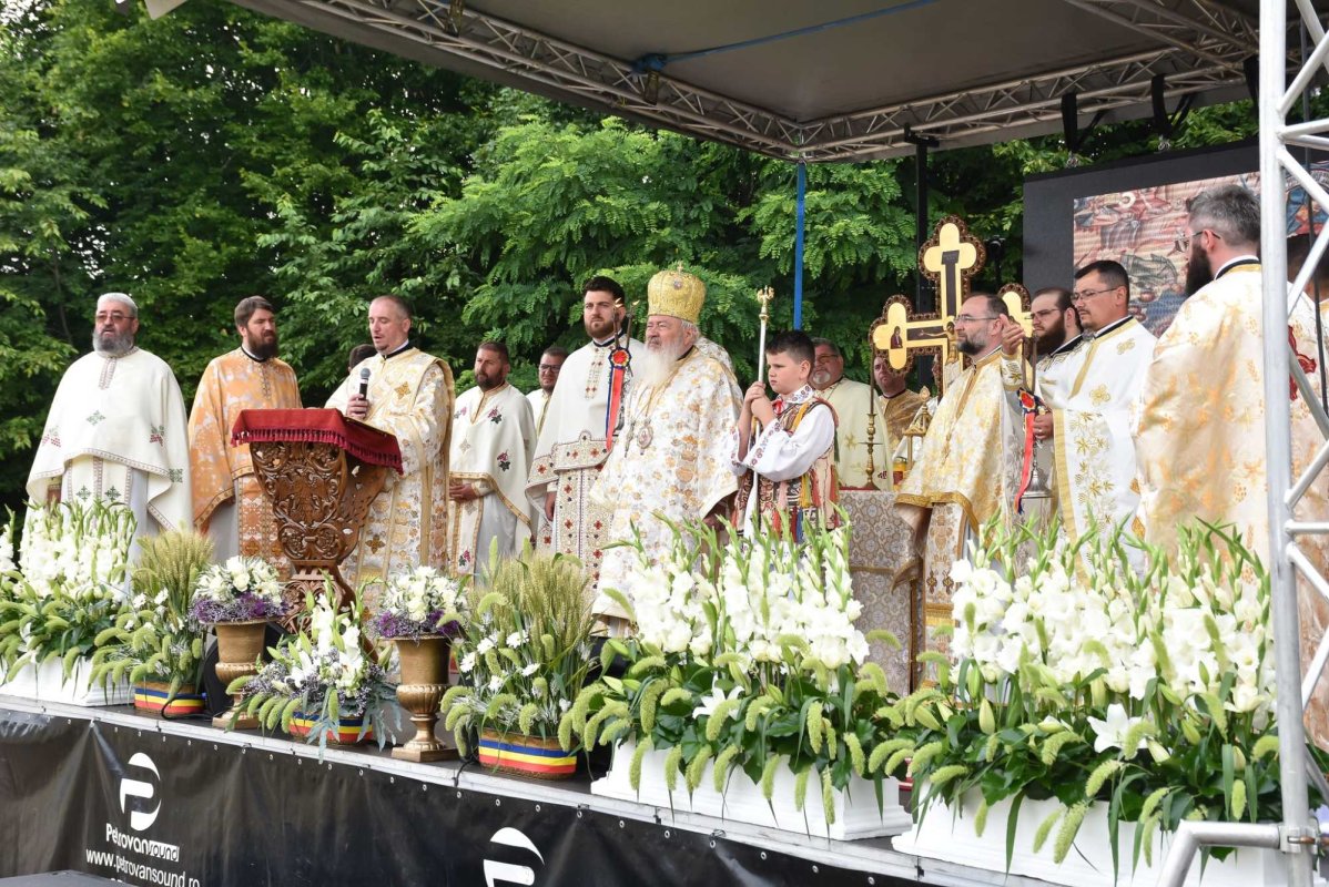 Resfințirea bisericii din localitatea clujeană Pădureni 260454