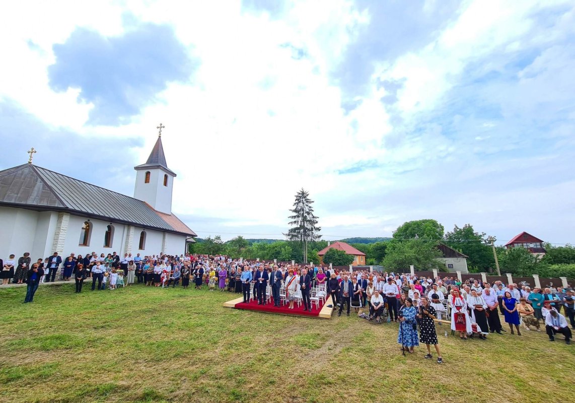 Resfințirea bisericii din localitatea clujeană Pădureni 260455