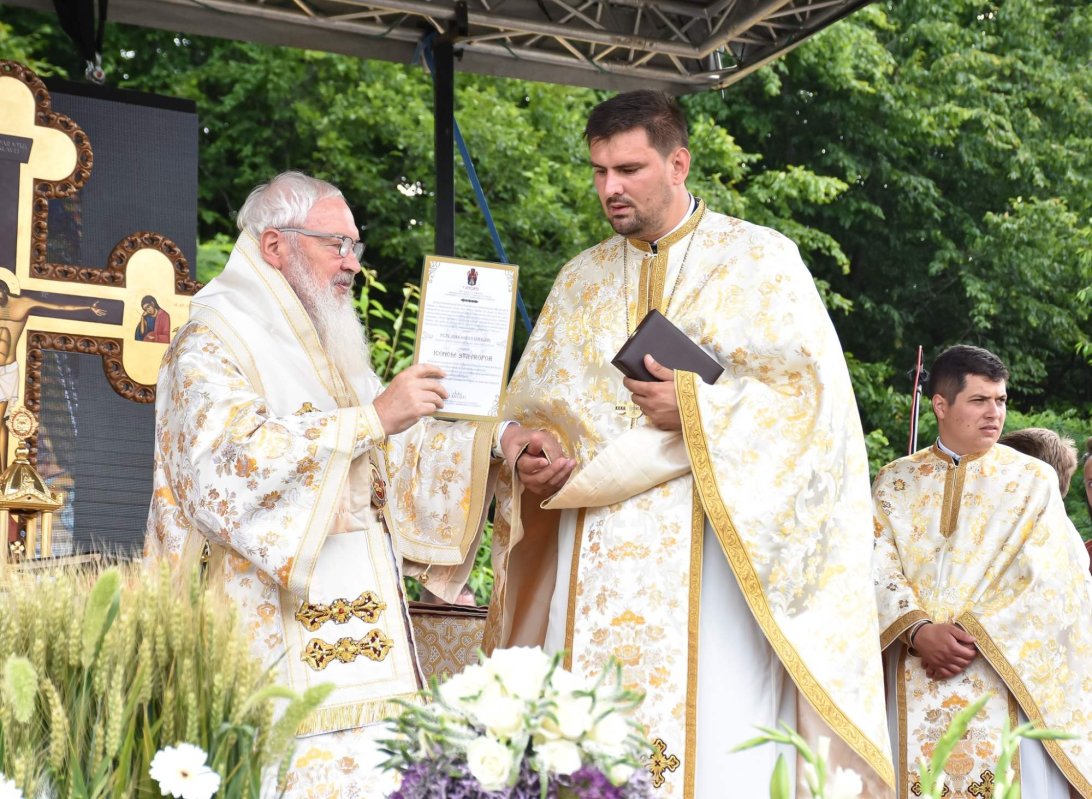 Resfințirea bisericii din localitatea clujeană Pădureni 260457