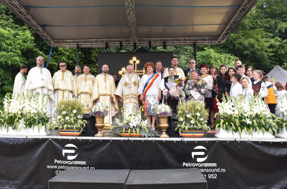 Resfințirea bisericii din localitatea clujeană Pădureni 260458