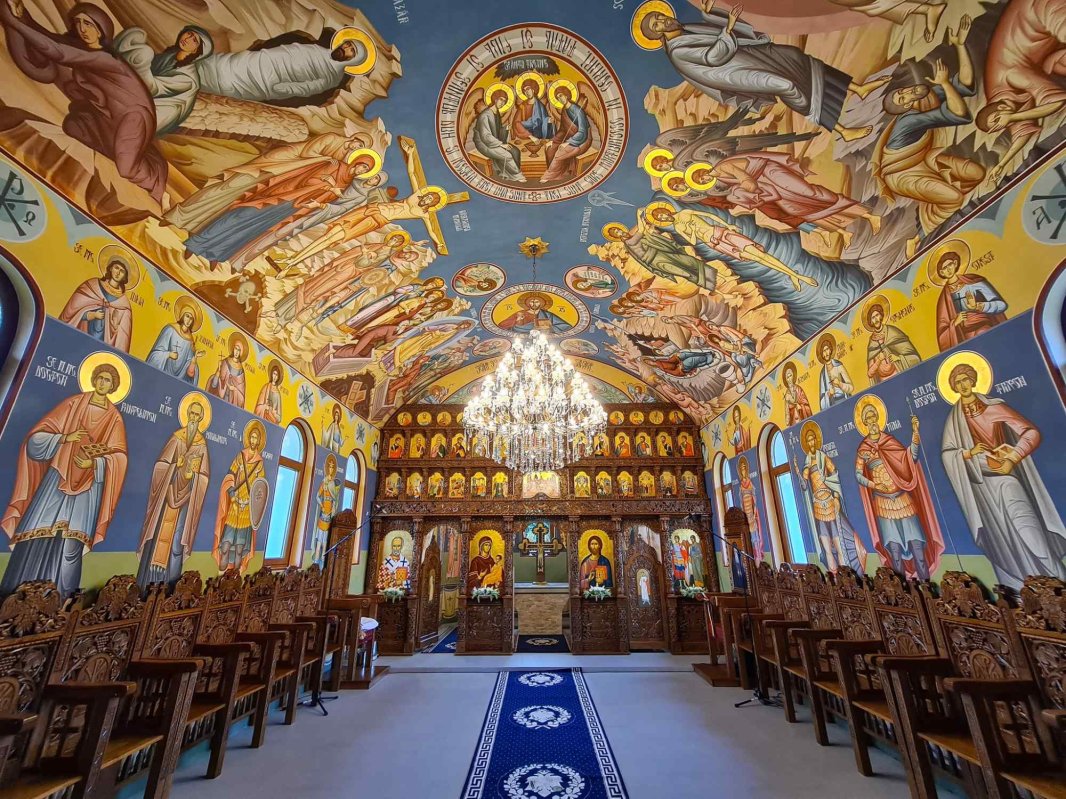 Resfințirea bisericii din localitatea clujeană Pădureni 260459