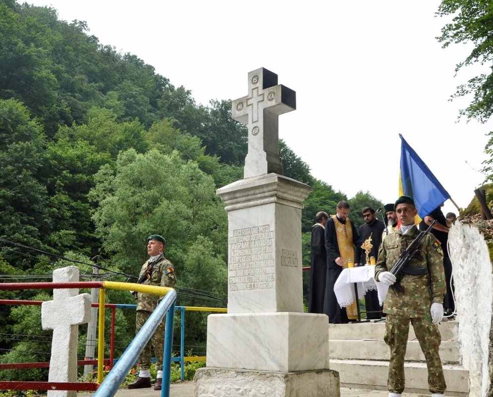 Slujiri arhiereşti în Episcopia Devei şi Hunedoarei 260538