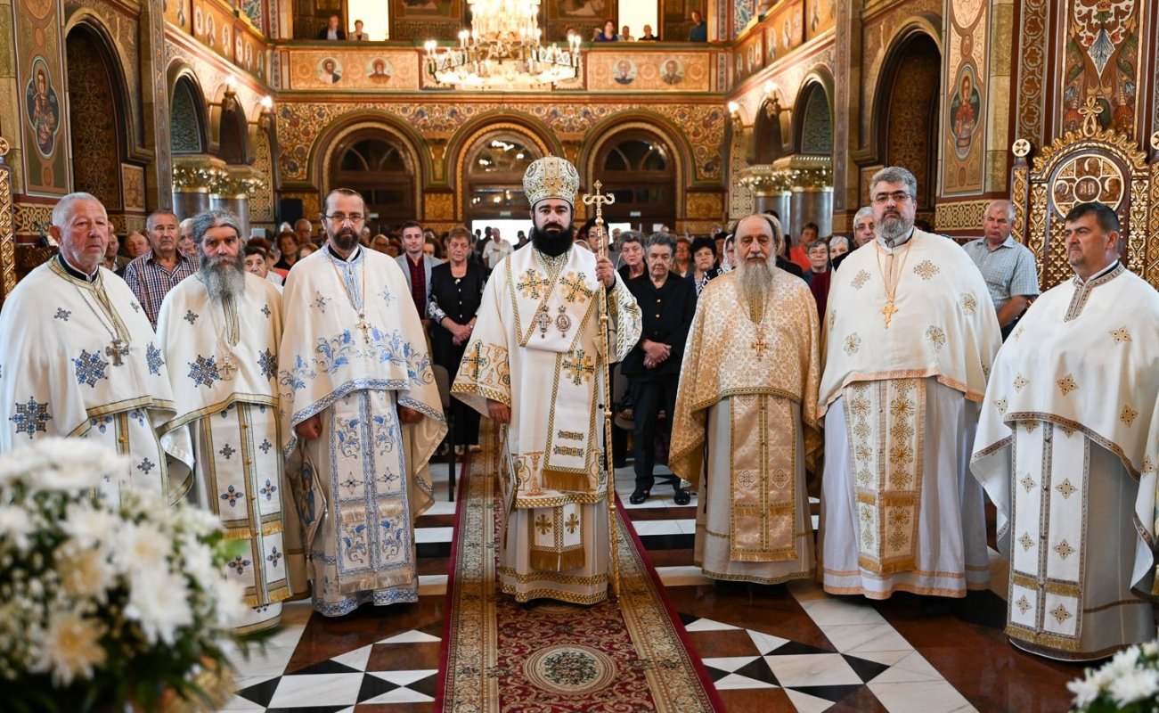 Slujiri arhiereşti în Episcopia Devei şi Hunedoarei 260540