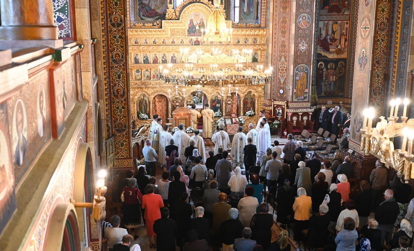 Slujiri arhiereşti în Episcopia Devei şi Hunedoarei 260541