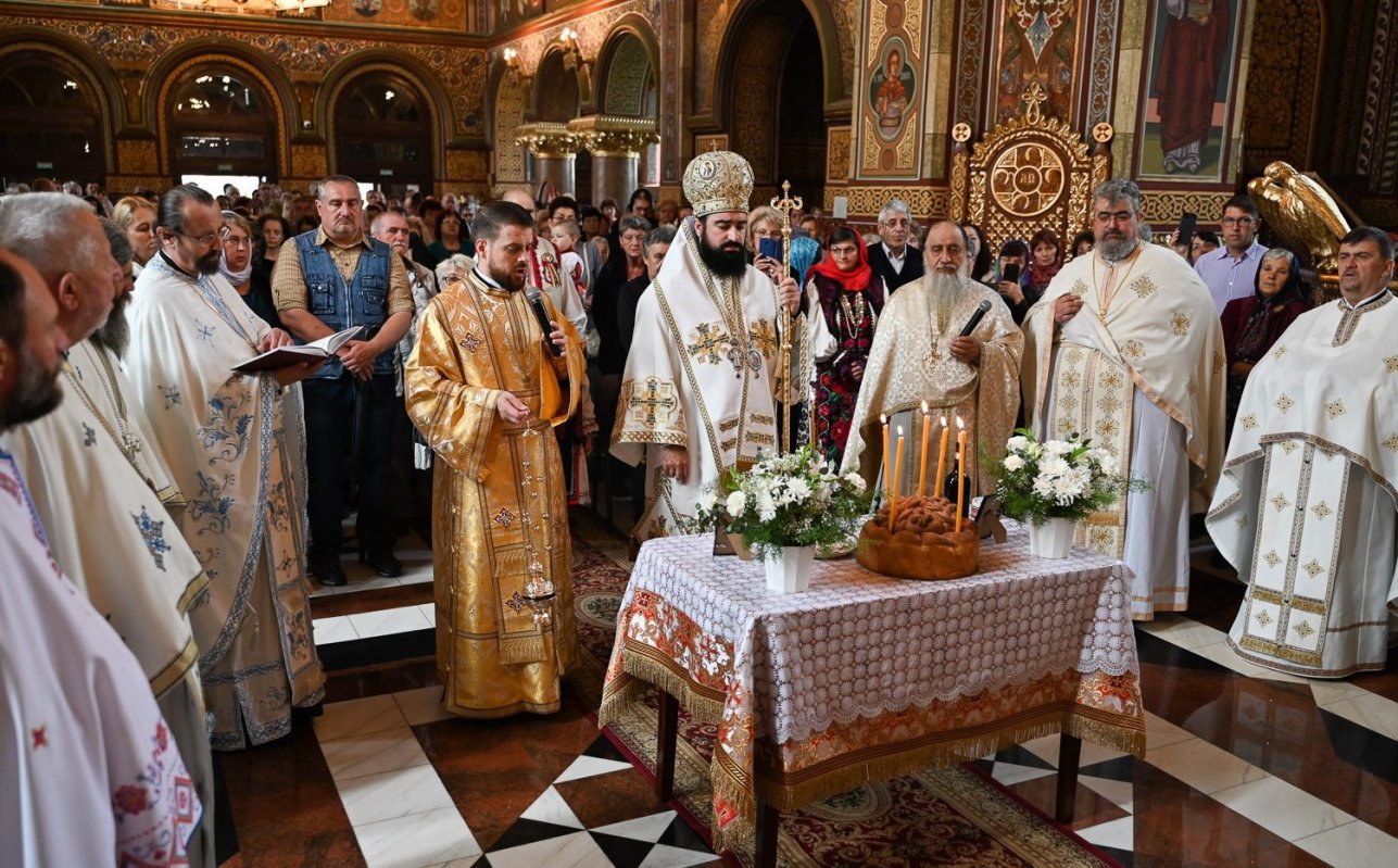Slujiri arhiereşti în Episcopia Devei şi Hunedoarei 260542