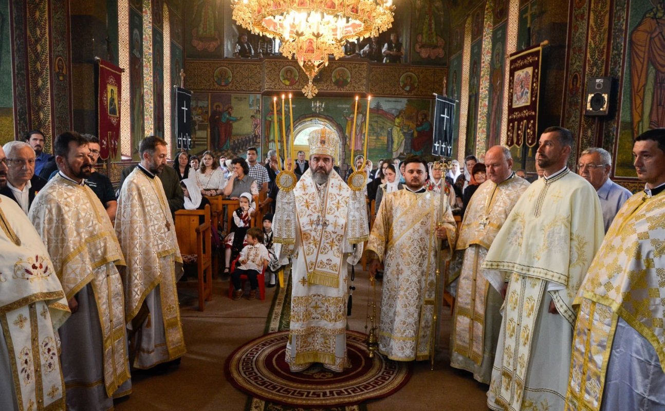 Slujiri arhiereşti în Episcopia Devei şi Hunedoarei 260544