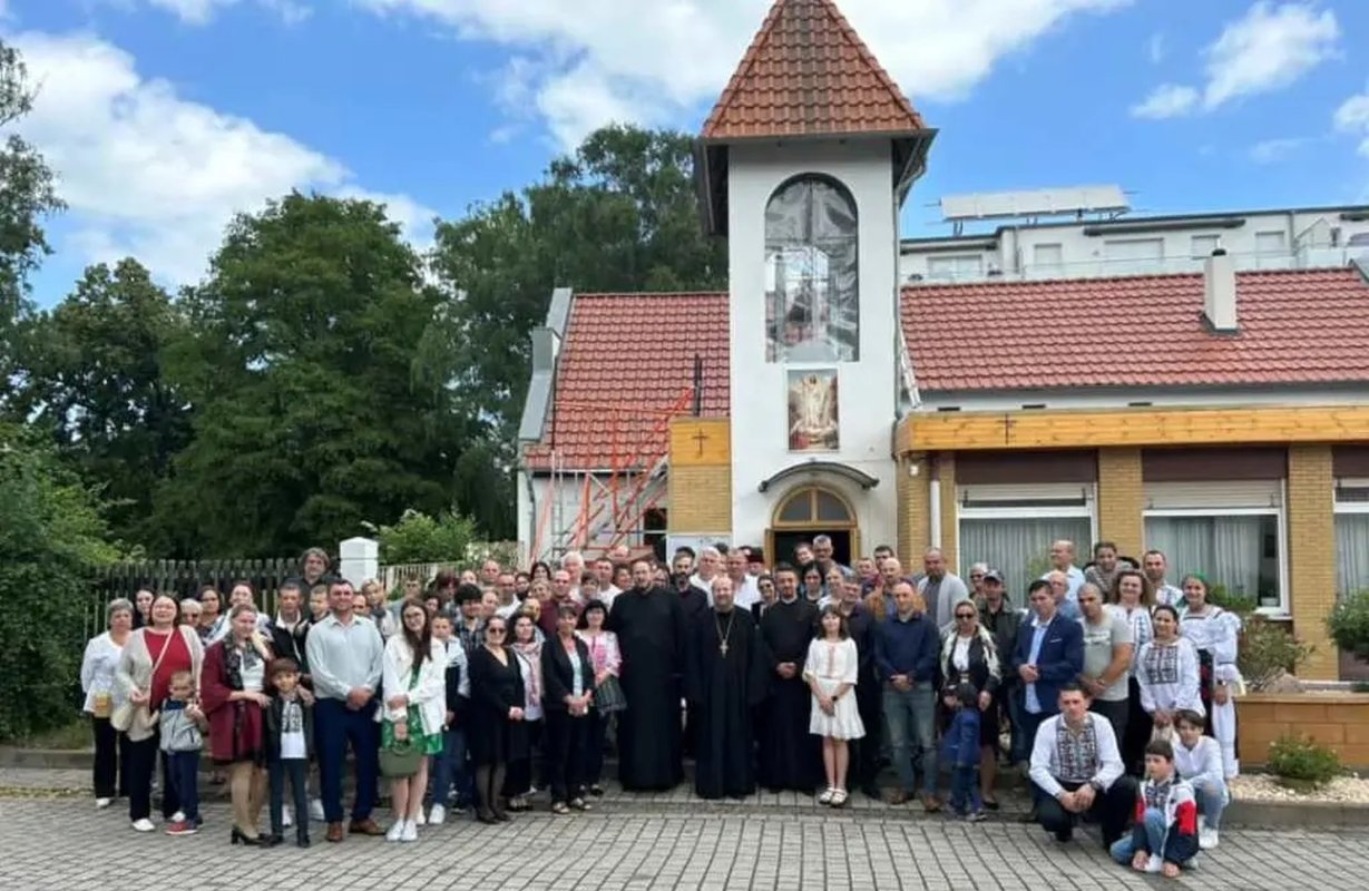 Clopotul bisericii românești din Salzgitter a fost sfințit 260733