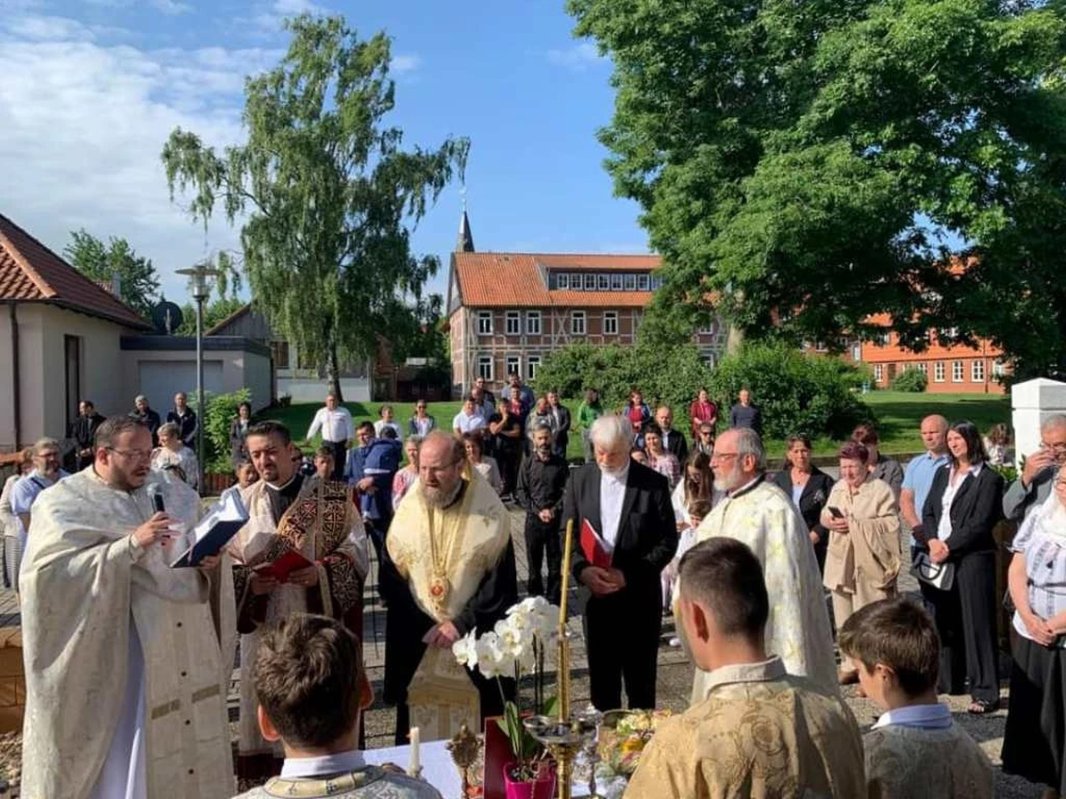 Clopotul bisericii românești din Salzgitter a fost sfințit 260734