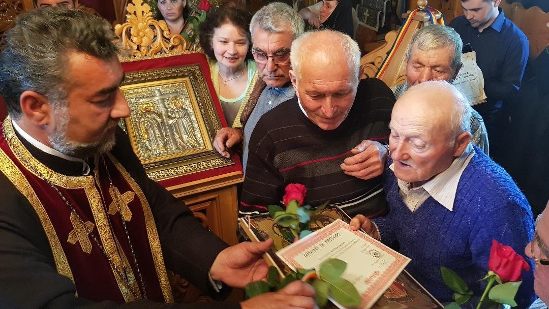 Parohia în care bătrânii trăiesc în vecinătatea misterului 260689