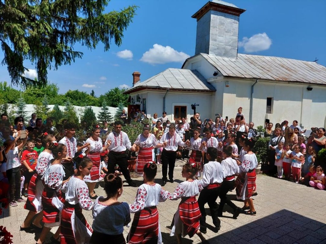 Parohia în care bătrânii trăiesc în vecinătatea misterului 260692