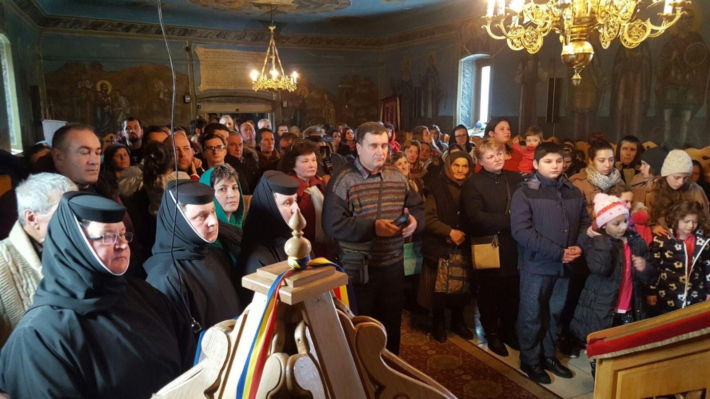 Parohia în care bătrânii trăiesc în vecinătatea misterului 260697