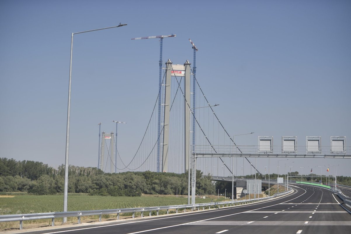 Cinci ani fără taxă  la trecerea podului suspendat peste Dunăre 260837