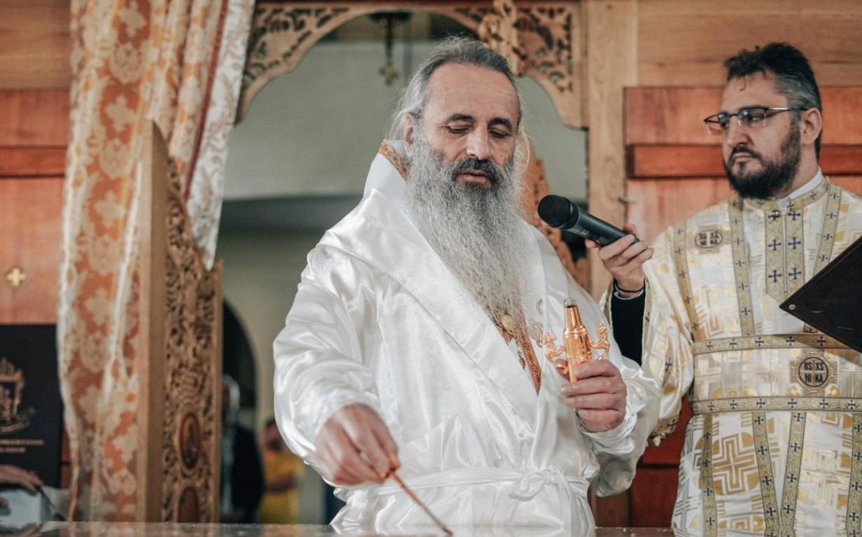 Biserica din localitatea ieșeană Vama a primit veșmântul harului 261132