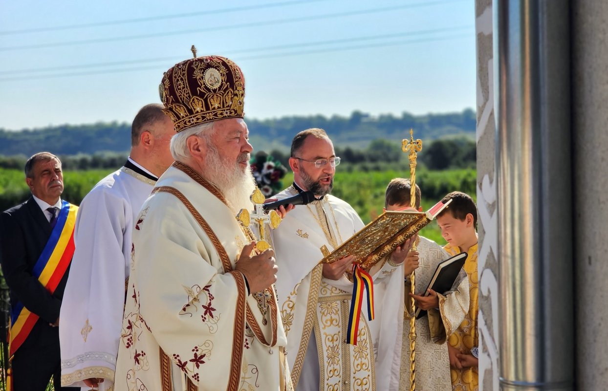 Resfințirea bisericii clujene din Jucu de Mijloc  261022