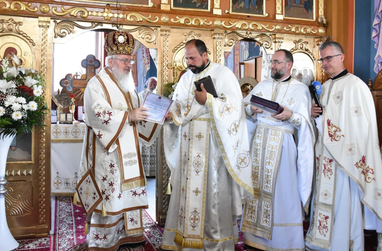 Resfințirea bisericii clujene din Jucu de Mijloc  261026