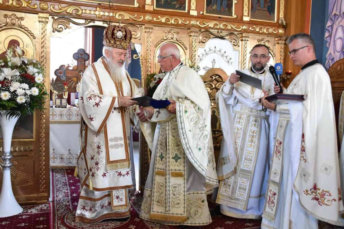 Resfințirea bisericii clujene din Jucu de Mijloc  261027