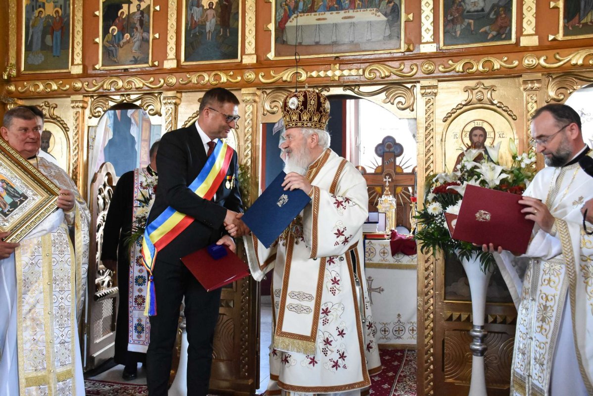 Resfințirea bisericii clujene din Jucu de Mijloc  261028