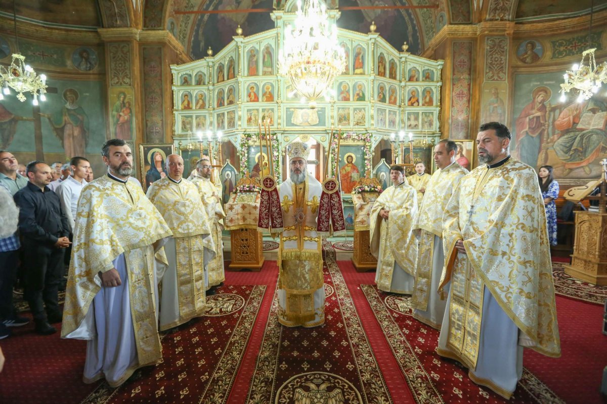 Slujire arhierească în Parohia Zoița din județul Buzău 261014