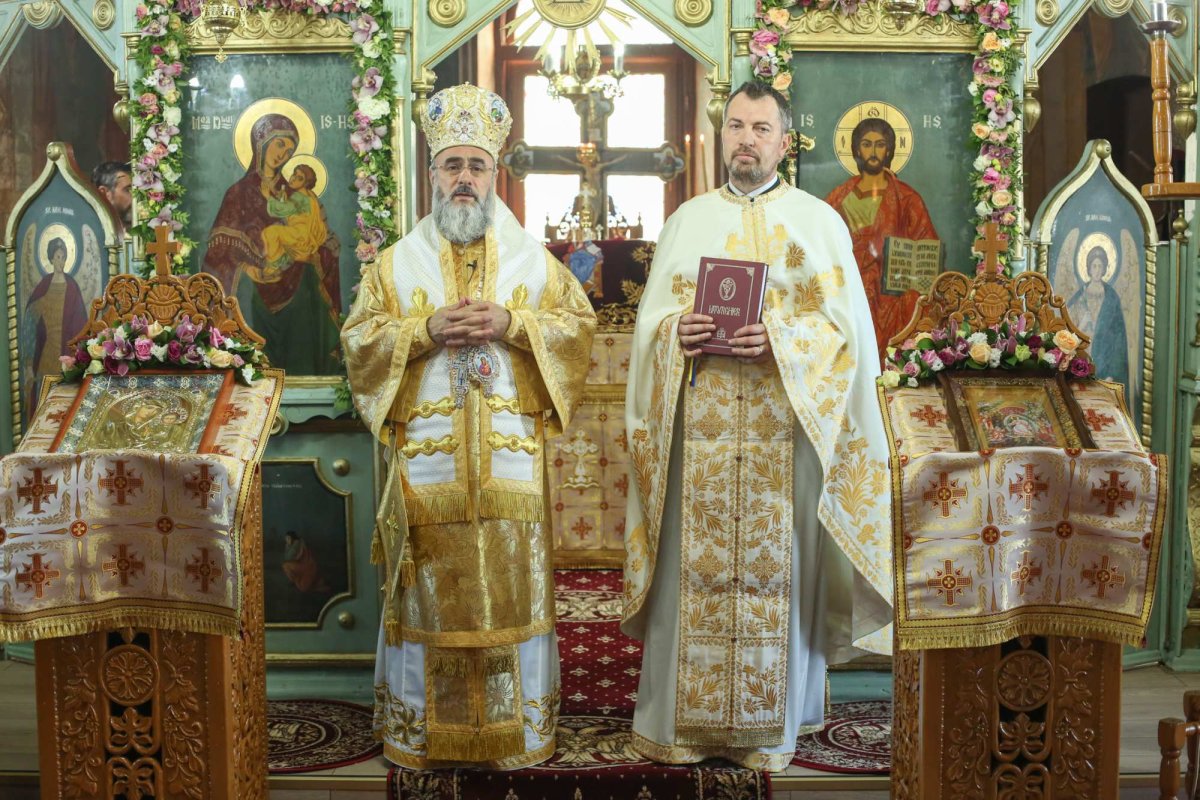 Slujire arhierească în Parohia Zoița din județul Buzău 261016