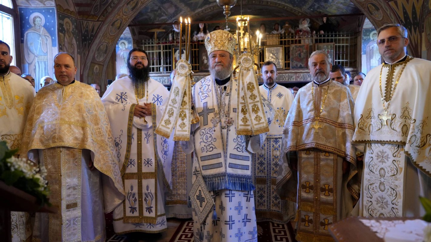 Binecuvântare și înnoire în comunitatea brașoveană din Bran-Poartă 261271