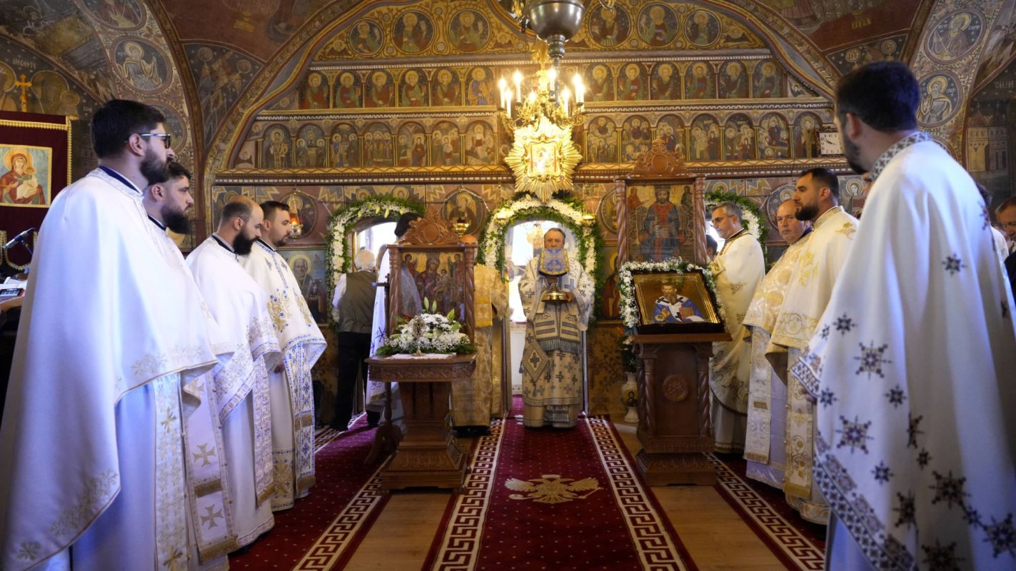 Binecuvântare și înnoire în comunitatea brașoveană din Bran-Poartă 261272