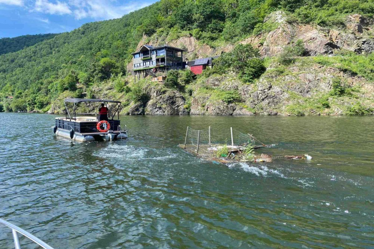 Lacuri curățate de deșeuri 261408