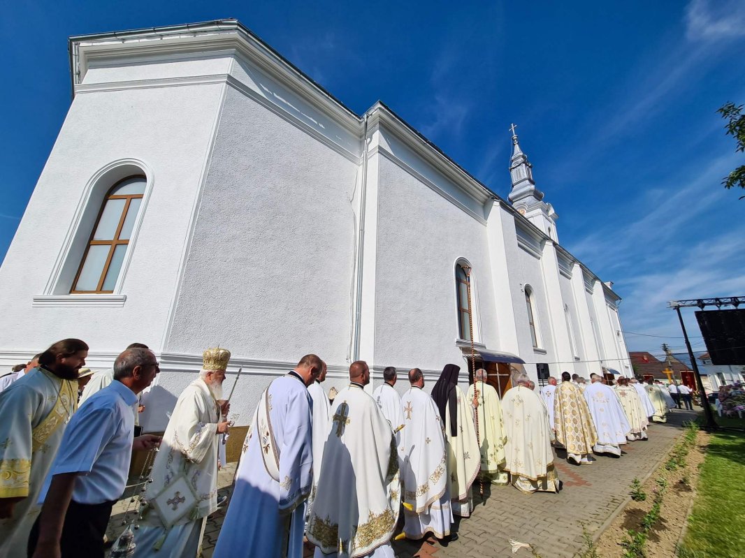 Resfințirea Bisericii „Adormirea Maicii Domnului” din Dej 261566