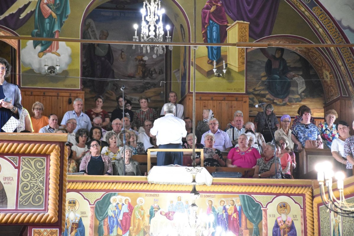 Resfințirea Bisericii „Adormirea Maicii Domnului” din Dej 261573