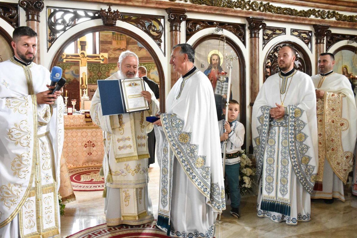 Resfințirea Bisericii „Adormirea Maicii Domnului” din Dej 261577