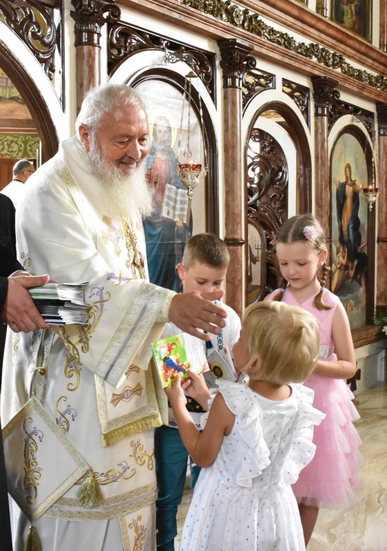 Resfințirea Bisericii „Adormirea Maicii Domnului” din Dej 261578