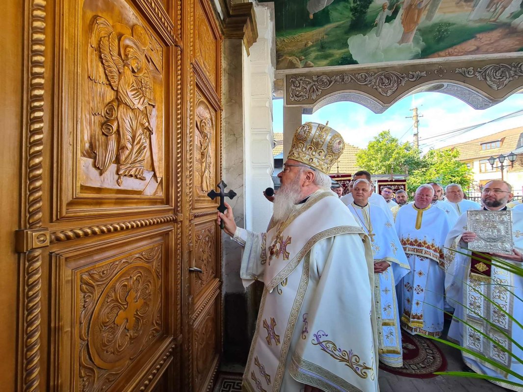 Resfințirea Bisericii „Adormirea Maicii Domnului” din Dej 261580