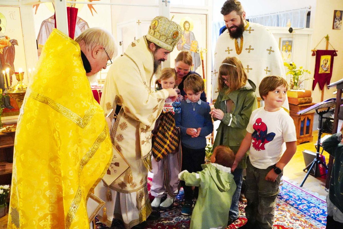 Slujiri arhierești în parohii românești din Europa de Nord  261646