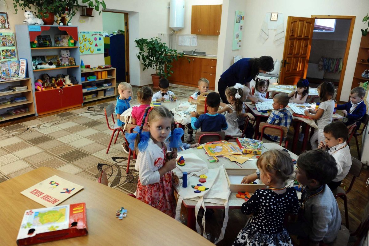 Concurență mare pentru posturile de educatori și învățători 261675