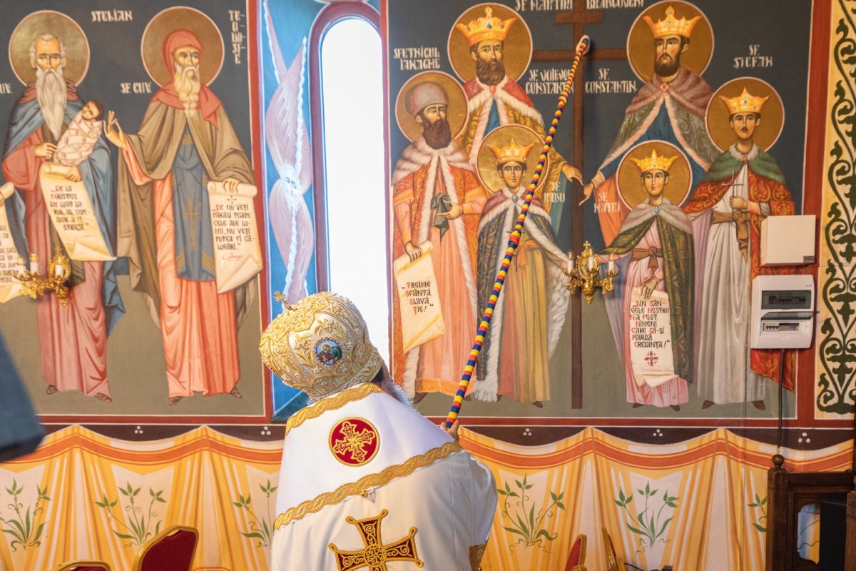 A fost sfințită pictura bisericii parohiei prahovene Gura Văii 261915