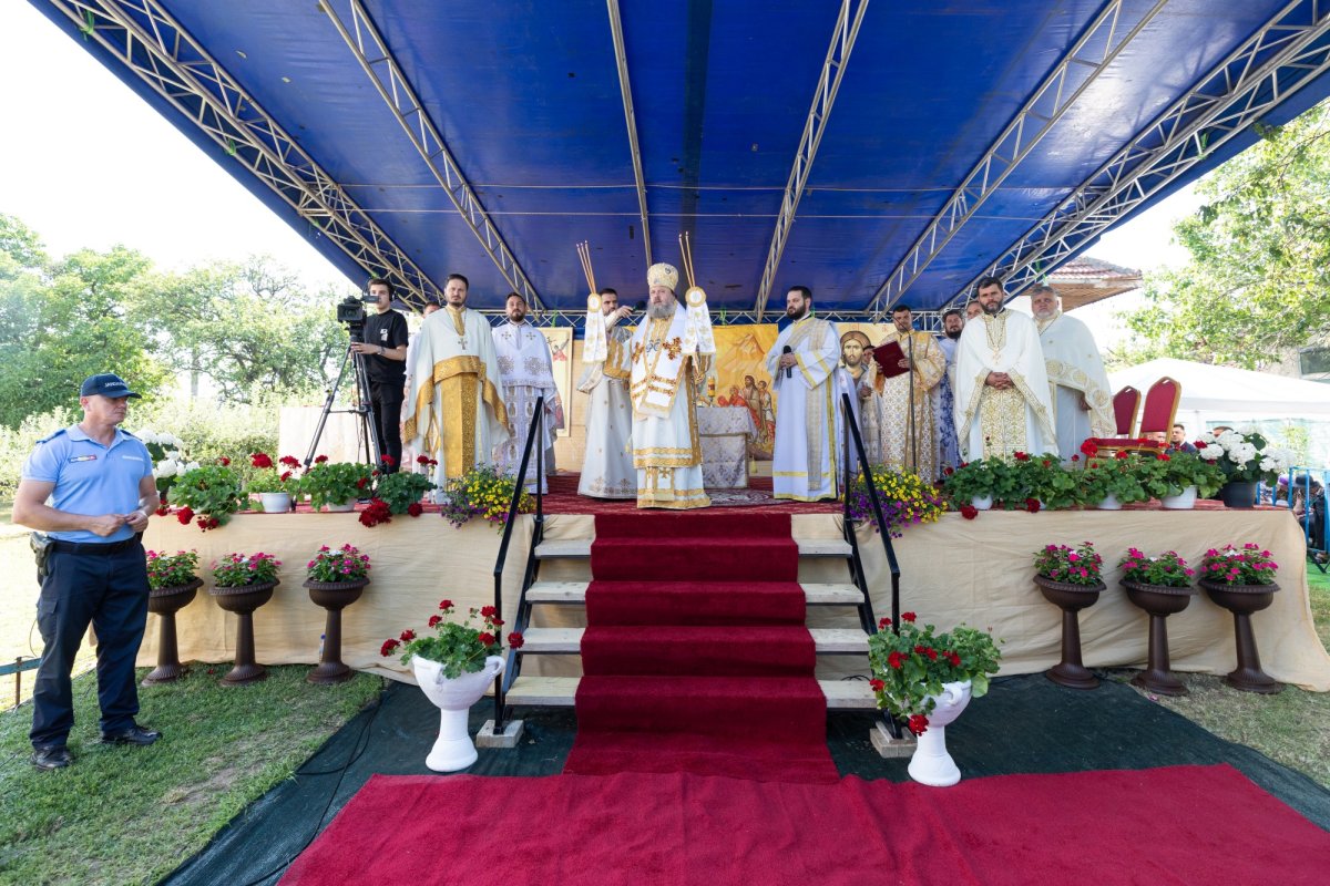 A fost sfințită pictura bisericii parohiei prahovene Gura Văii 261921