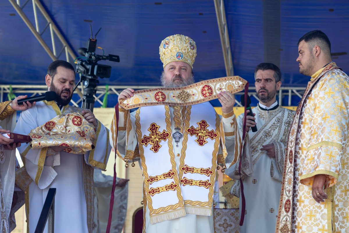 A fost sfințită pictura bisericii parohiei prahovene Gura Văii 261928